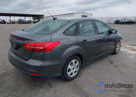 2016 Ford Focus S z USA, uszkodzony, nr VIN 1FADP3E22GL376254